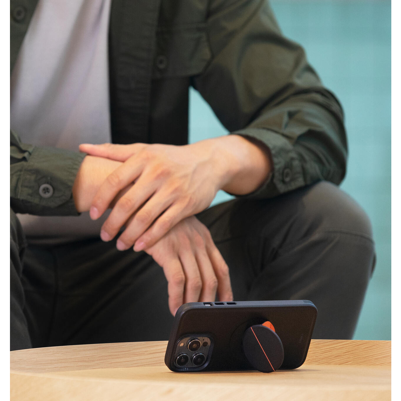 Uniq Novo iPhone 14 Pro Grip Stand Case - Midnight Black